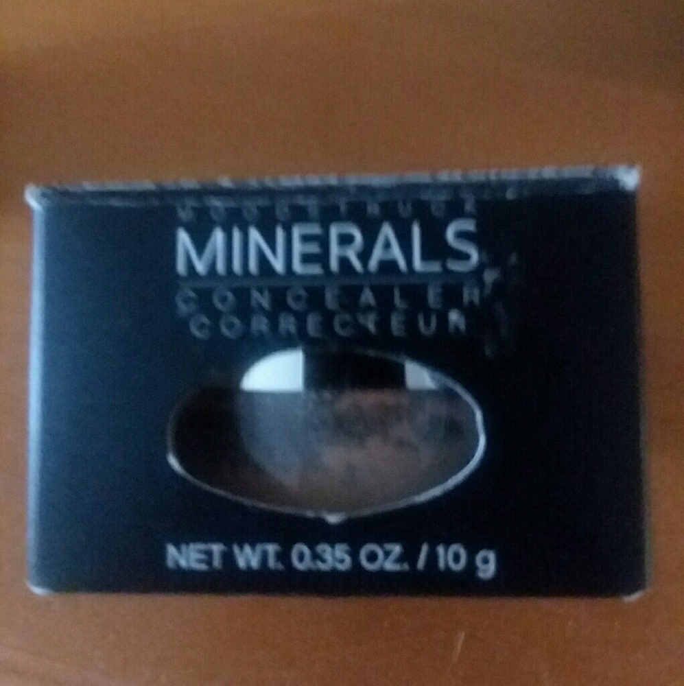 Younique Powder concealer